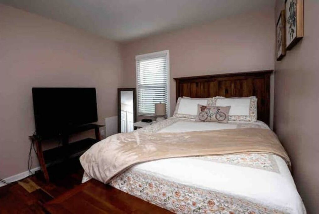 Photo of Bedroom in Niles
