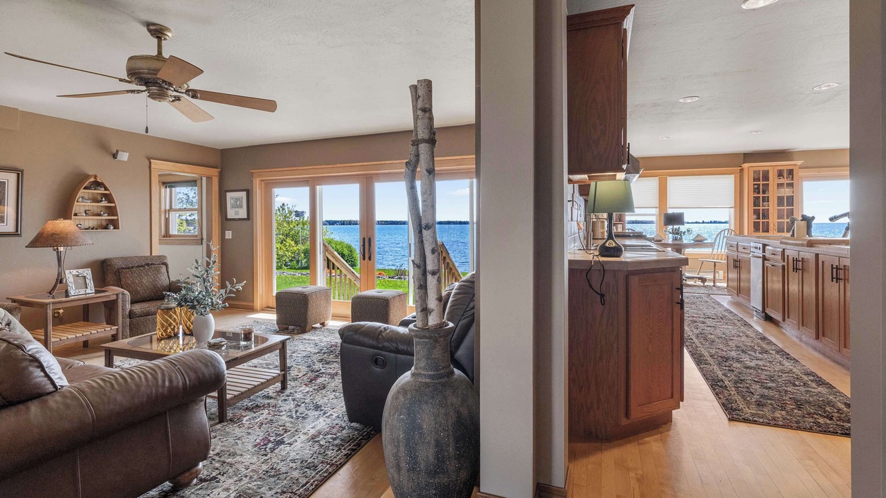 Photo of Livingroom in Baileys Harbor