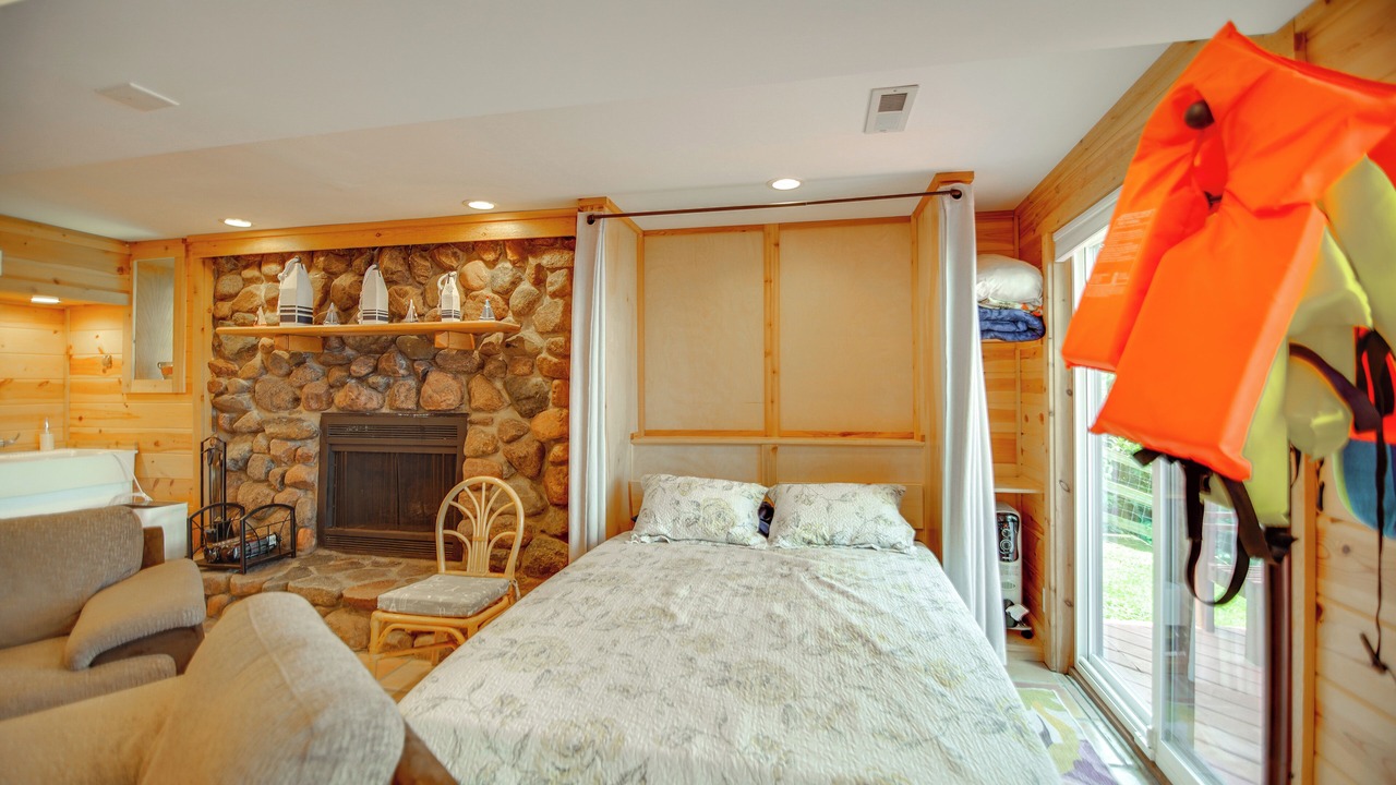 Photo of Bedroom in Fox Lake