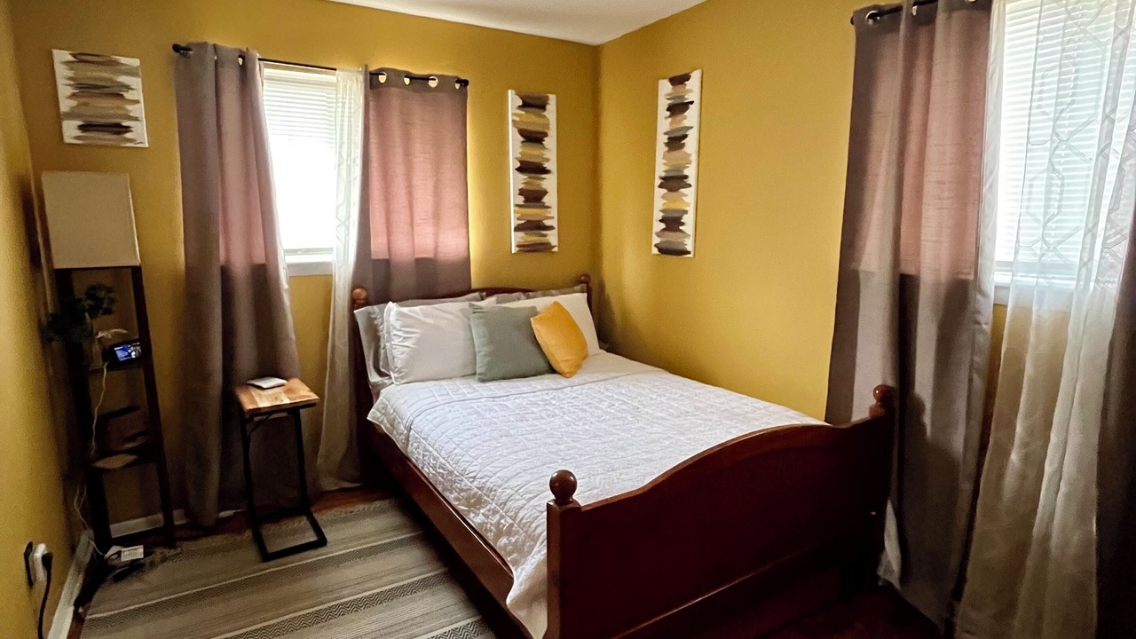 Photo of Bedroom in North Chicago