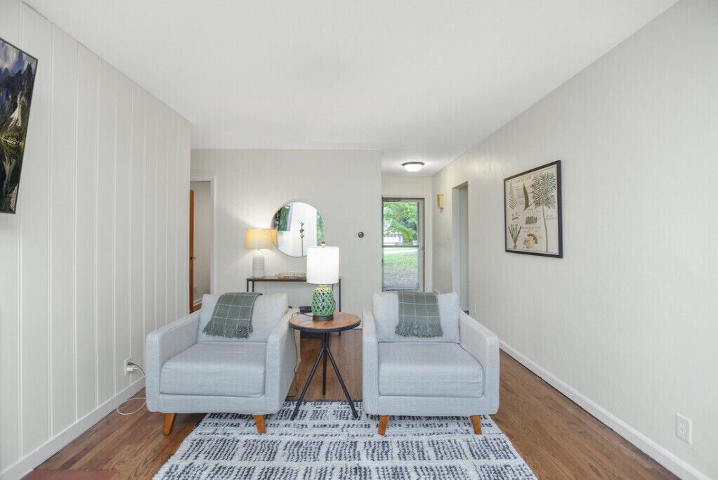 Photo of Livingroom in Wooded Estates