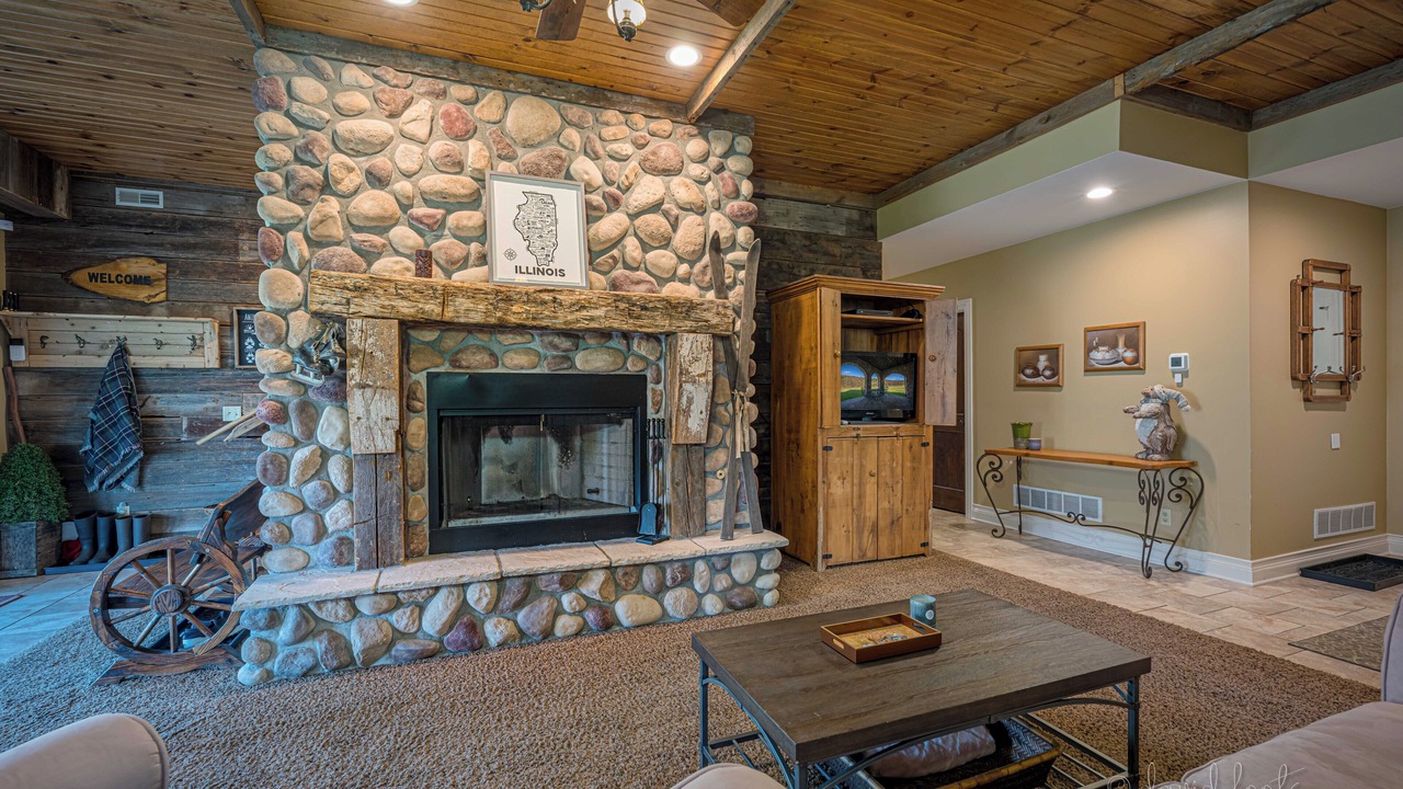Photo of Livingroom in The Galena Territory