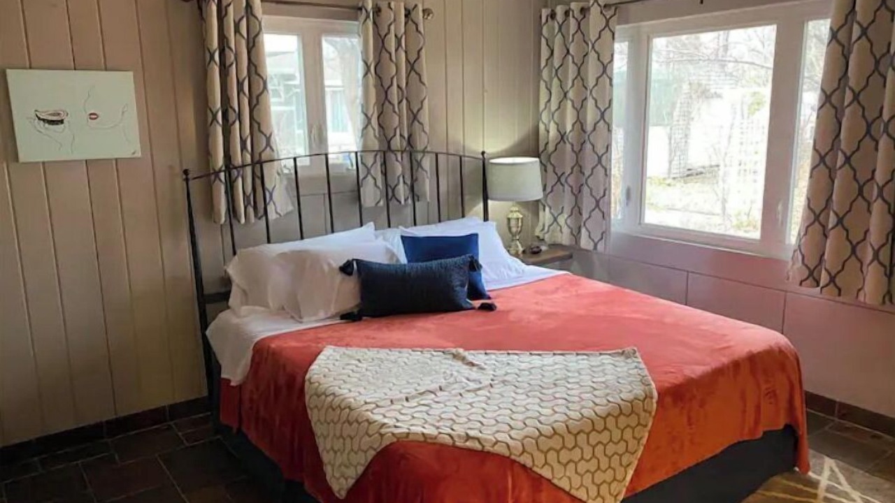 Photo of Bedroom in Windsor Heights