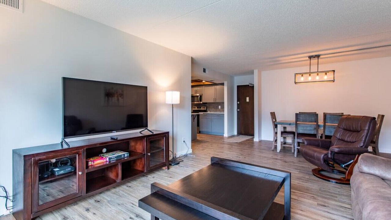 Photo of Livingroom in East Side Pioneers