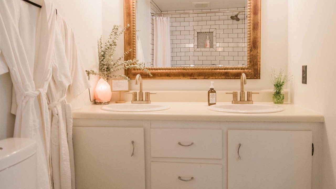 Photo of Bathroom in Central Lake