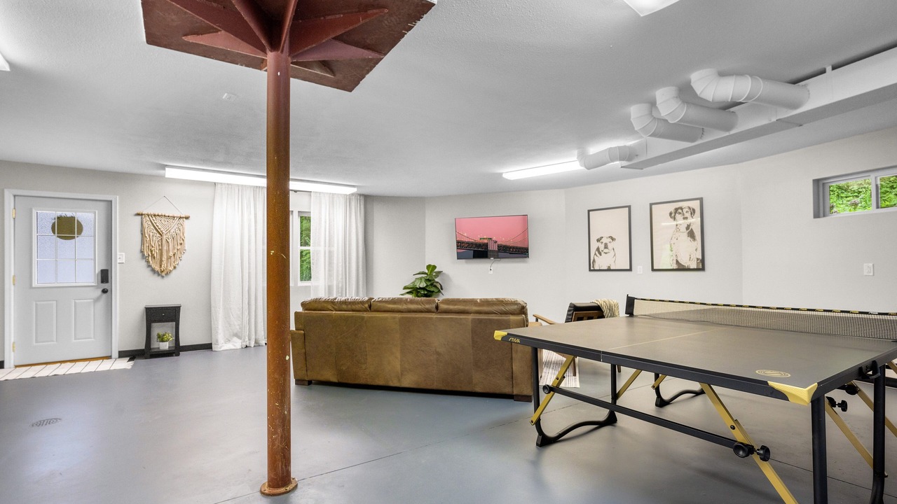 Photo of Bedroom in Hale