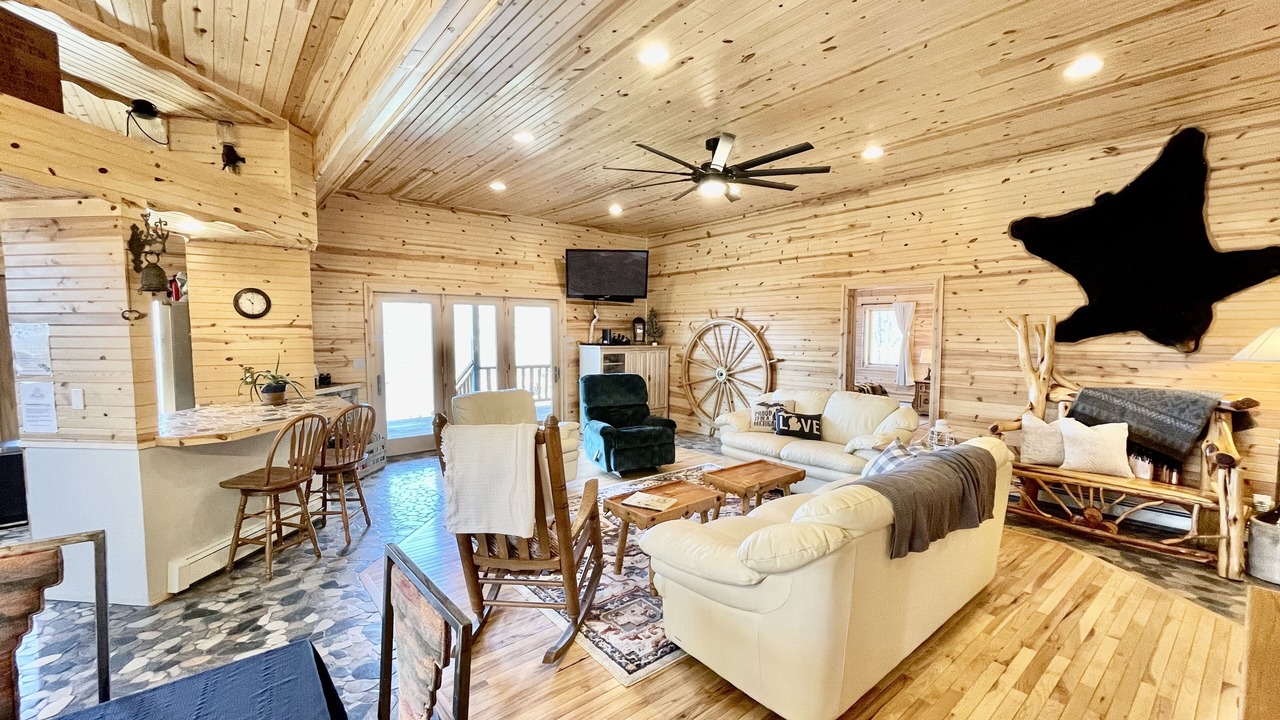 Photo of Livingroom in Central Lake