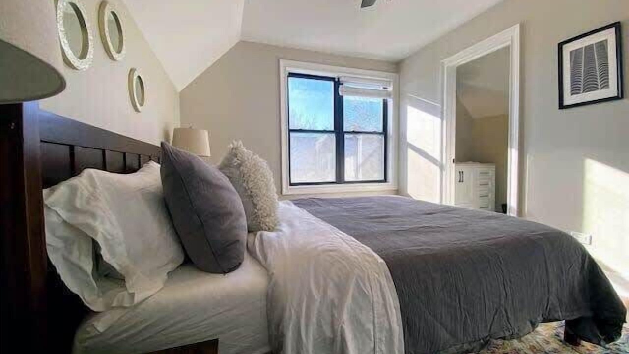 Photo of Bedroom in West Lakeview