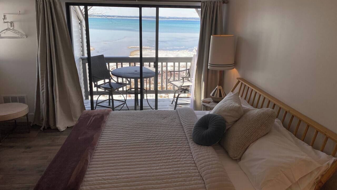 Photo of Bedroom in Acme