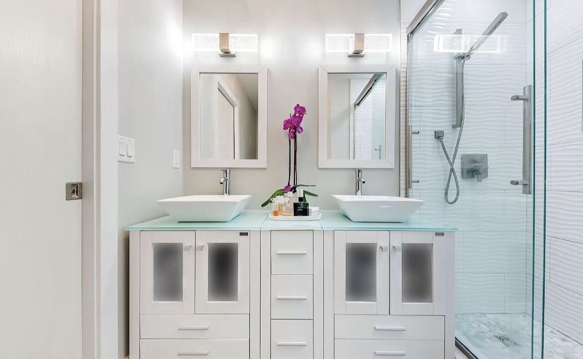 Photo of Bathroom in Union Pier