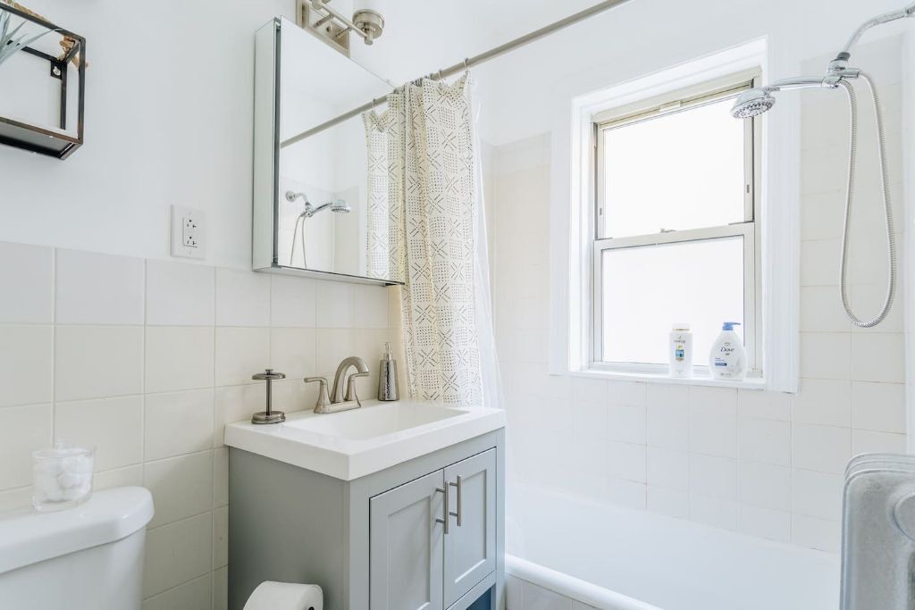 Photo of Bathroom in Ravenswood