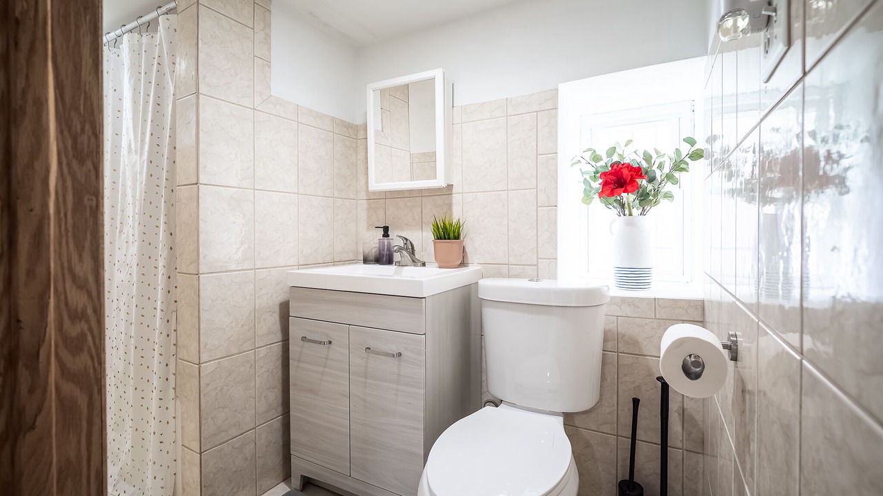 Photo of Bathroom in Logan Square