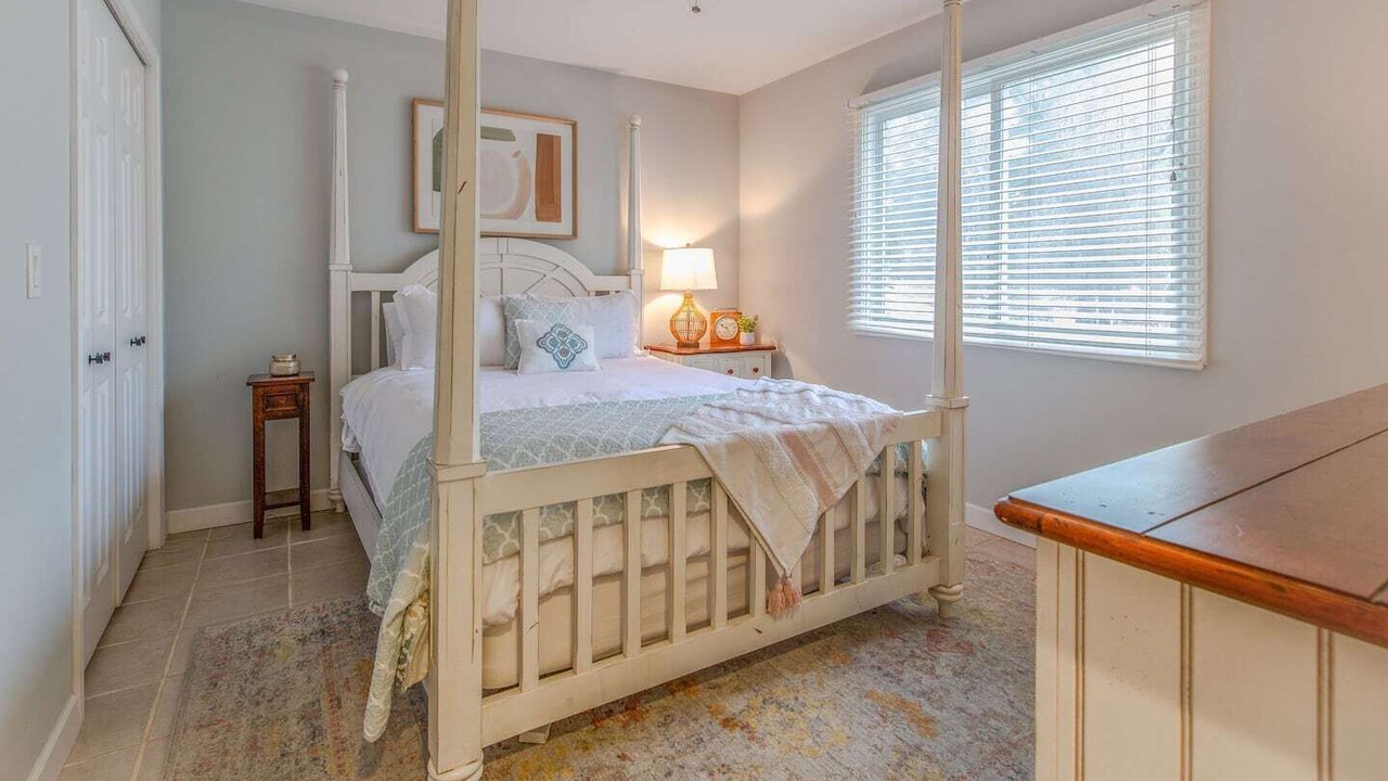 Photo of Bedroom in Glenn Haven Shores