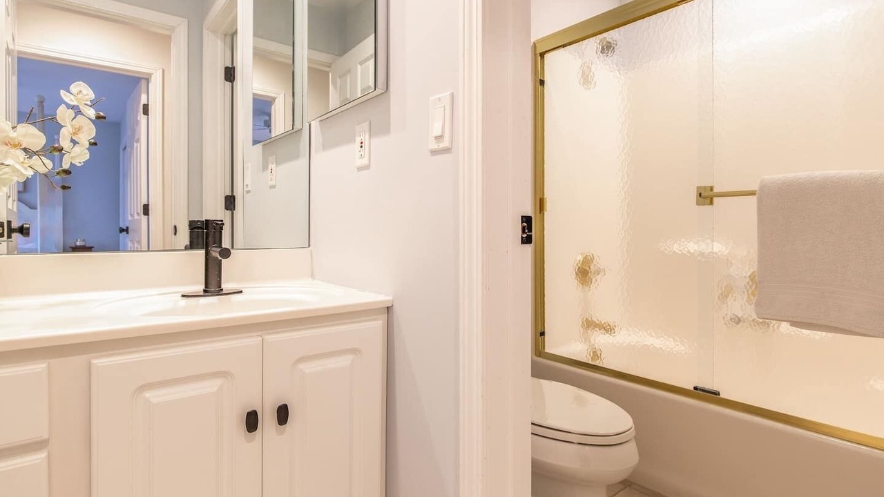Photo of Bathroom in Glenn Haven Shores