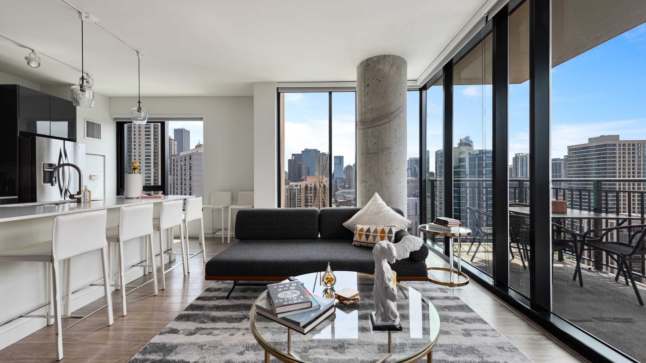 Photo of Livingroom in Near North Side