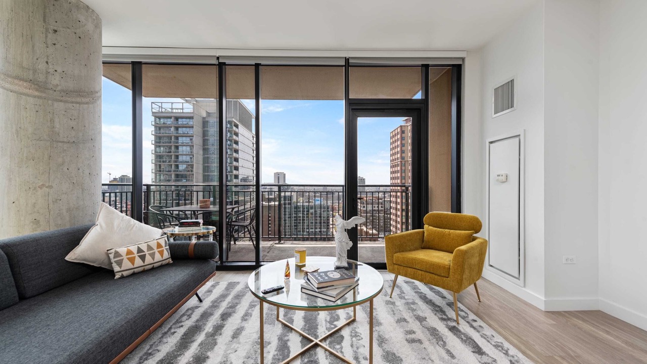 Photo of Livingroom in Near North Side