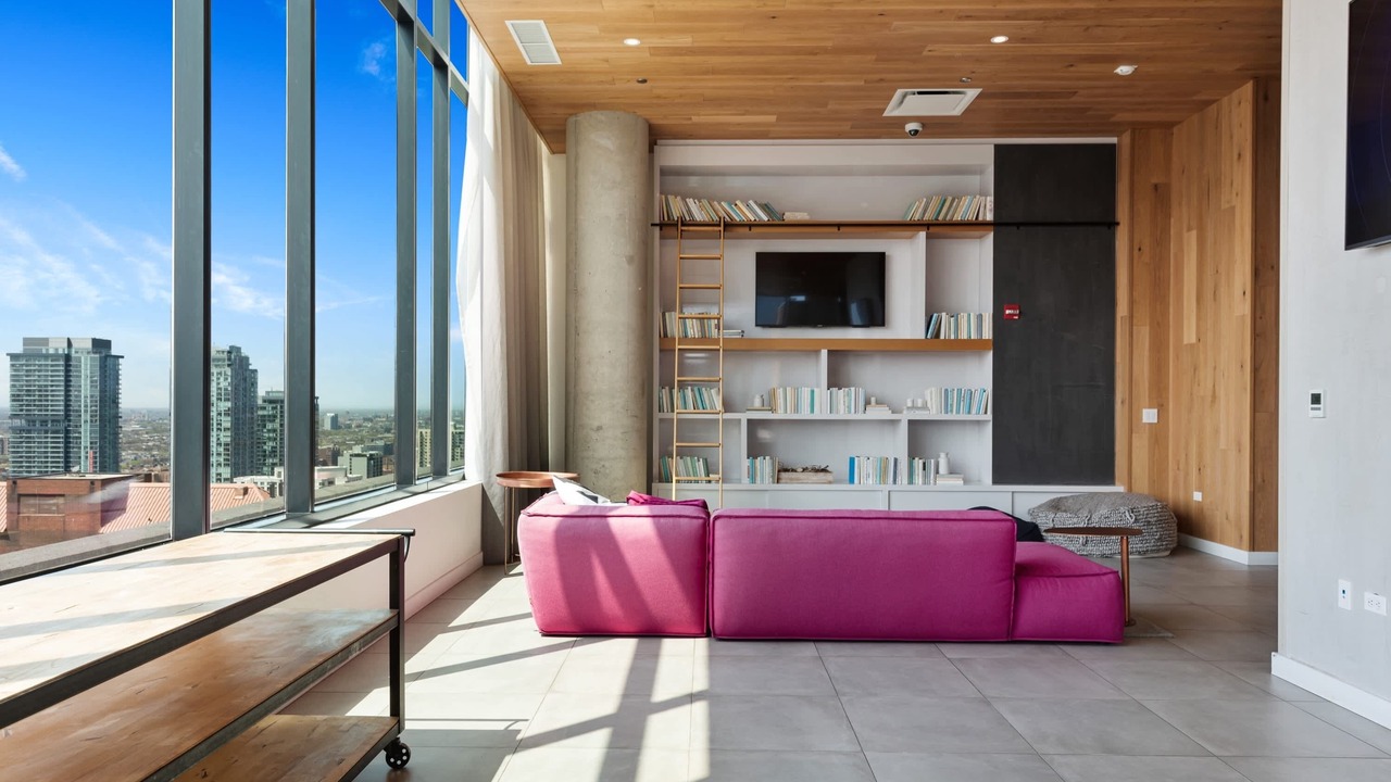 Photo of Livingroom in Near North Side