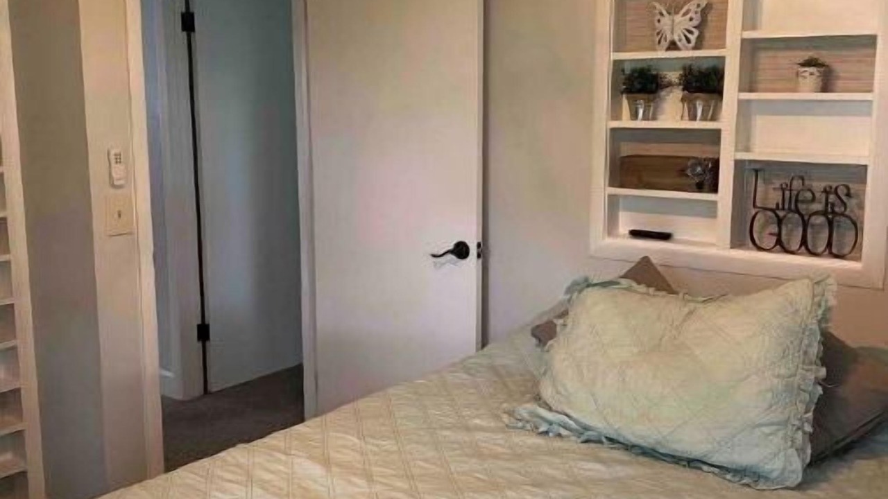 Photo of Bedroom in Le Claire
