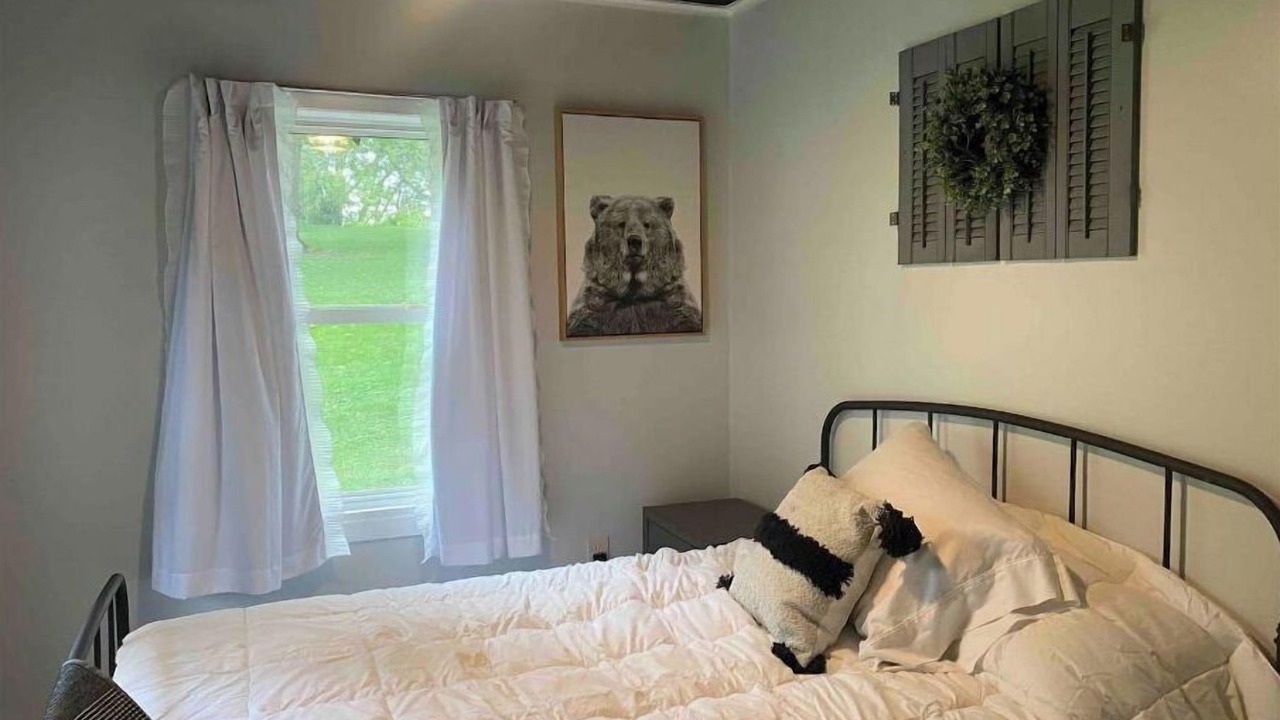 Photo of Bedroom in Le Claire