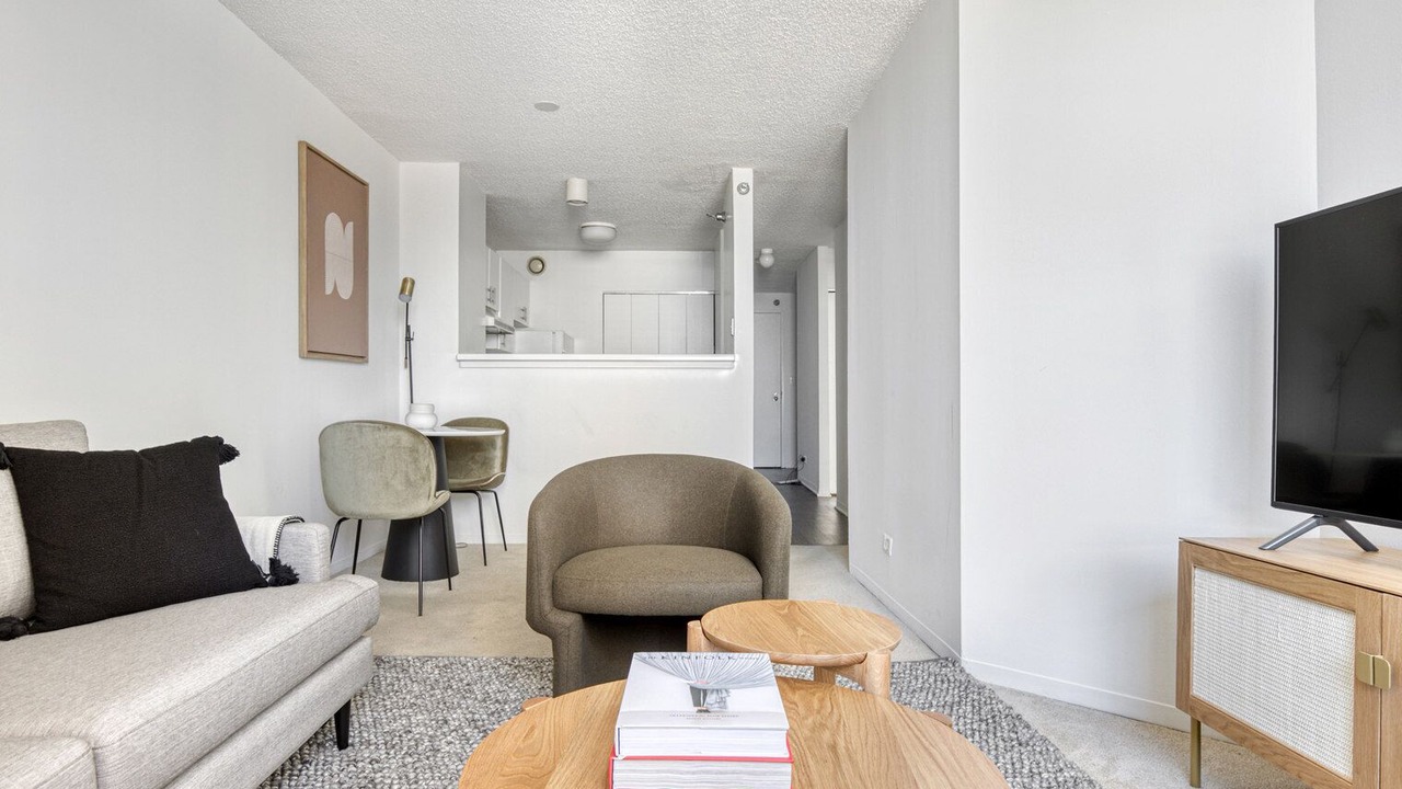 Photo of Livingroom in Streeterville