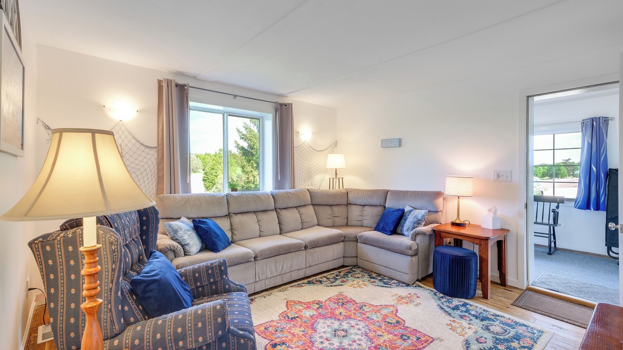 Photo of Livingroom in Central Lake