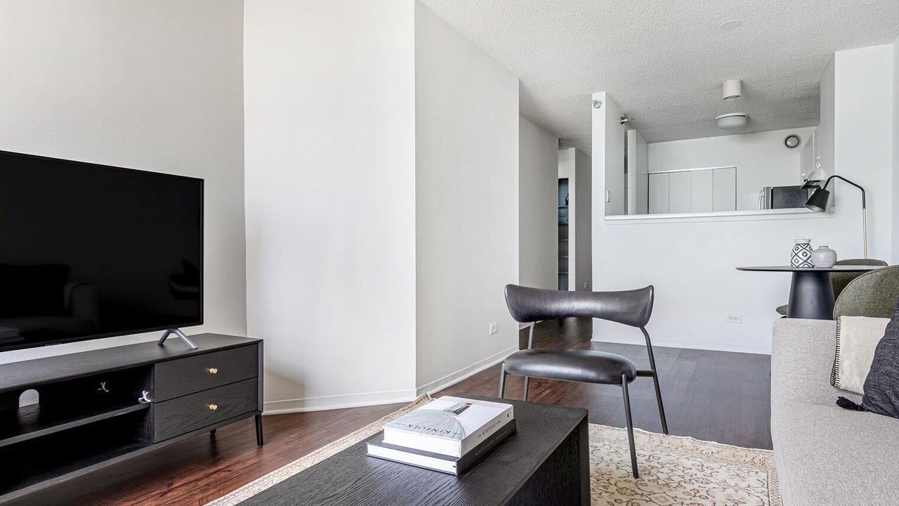Photo of Livingroom in Streeterville