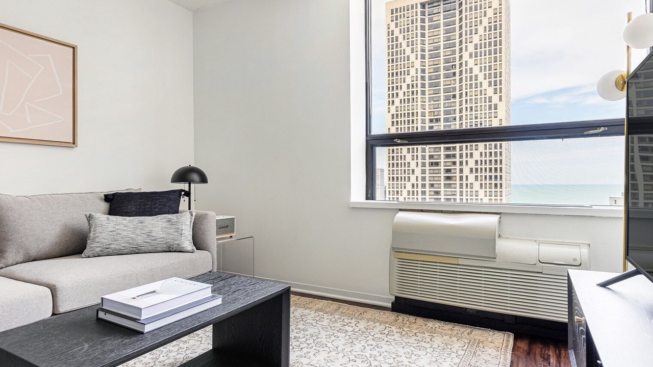 Photo of Livingroom in Streeterville