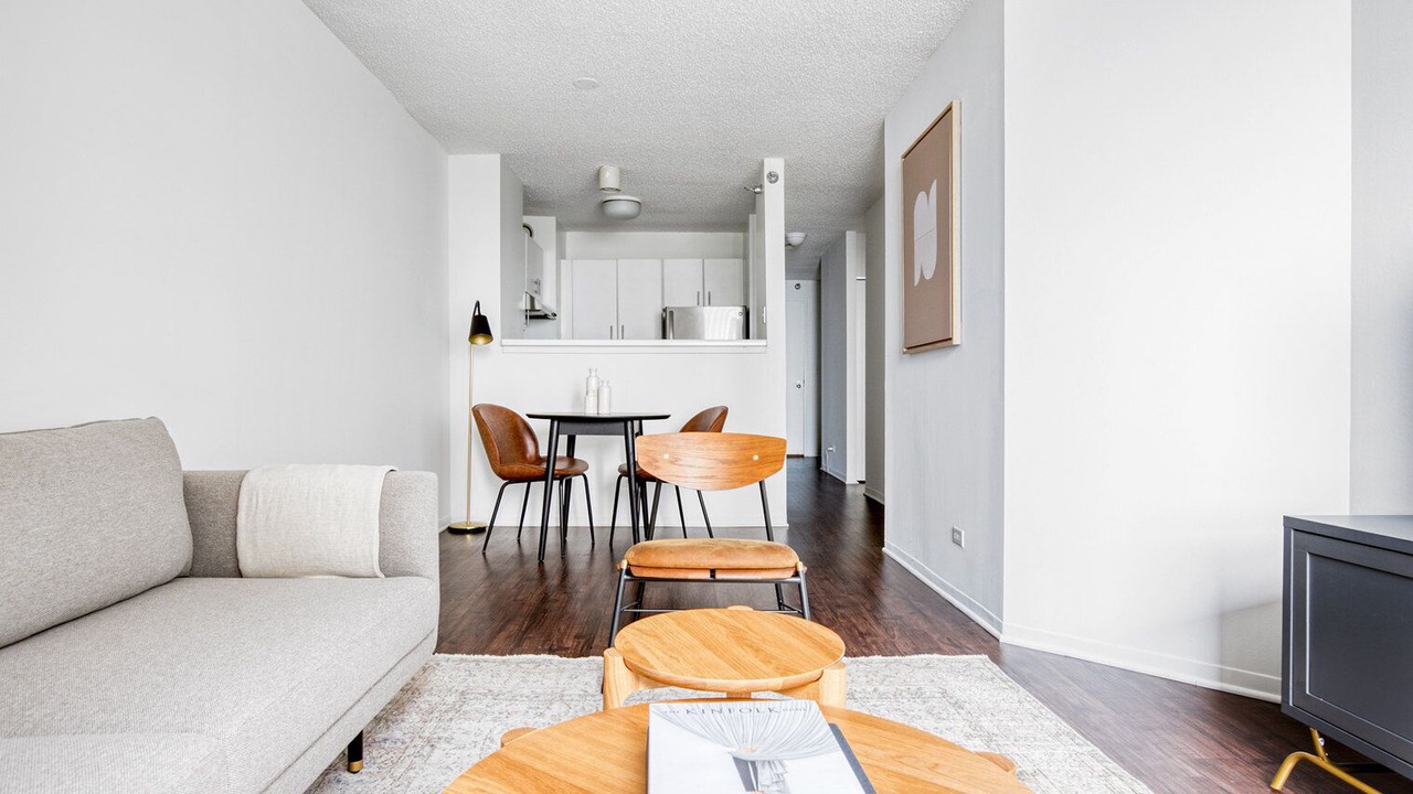 Photo of Livingroom in Streeterville