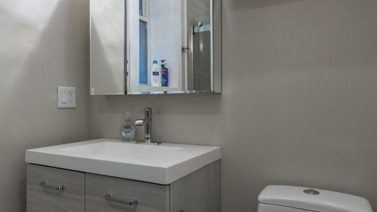 Photo of Bathroom in Lakeview