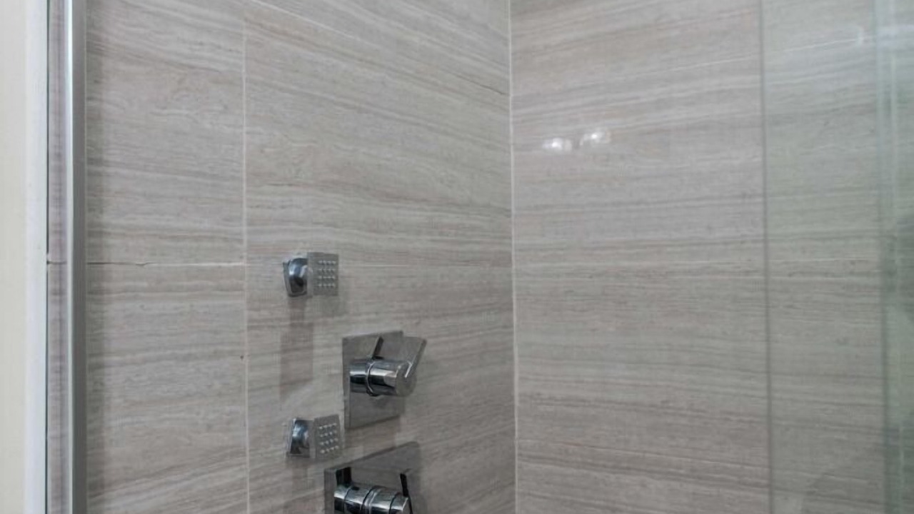 Photo of Bathroom in Lakeview