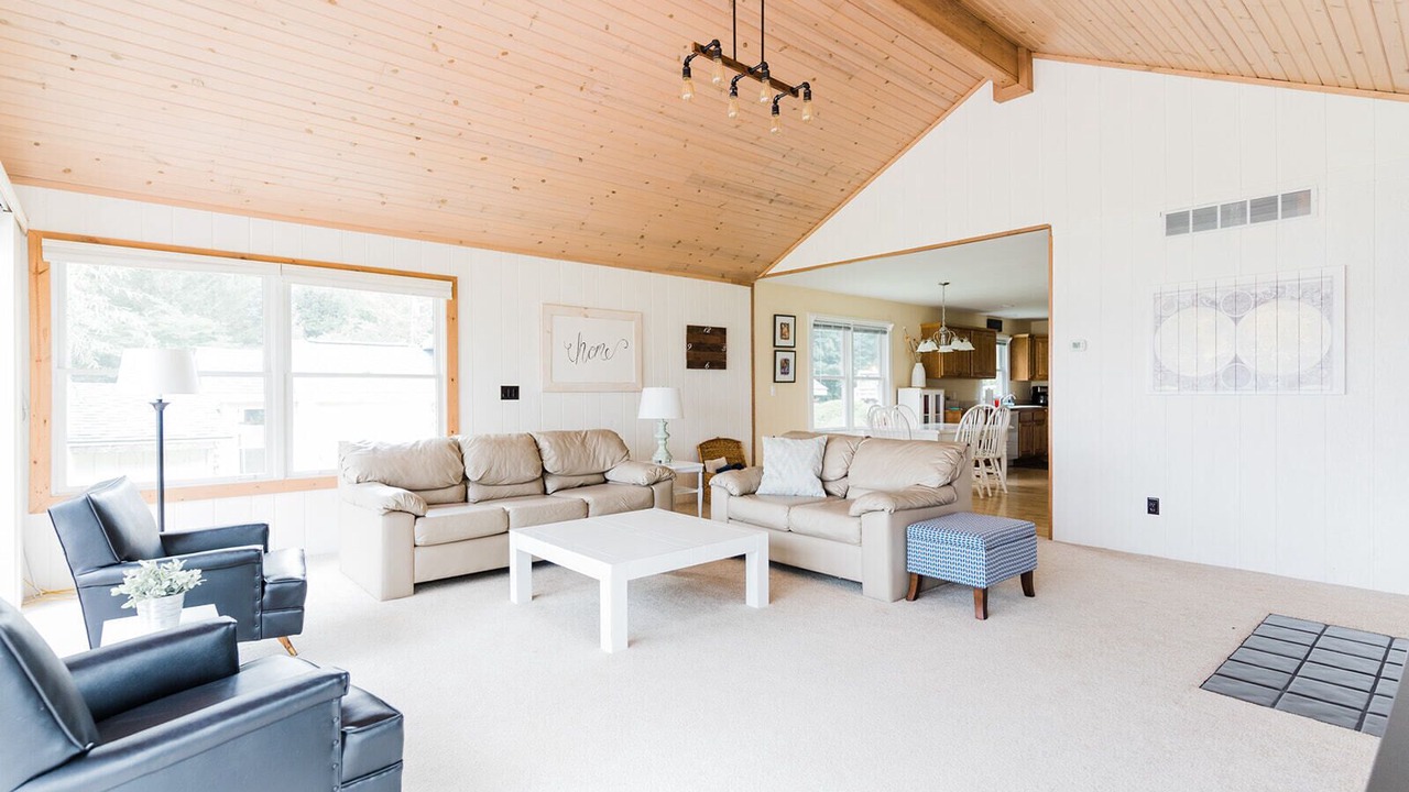 Photo of Livingroom in Allegan