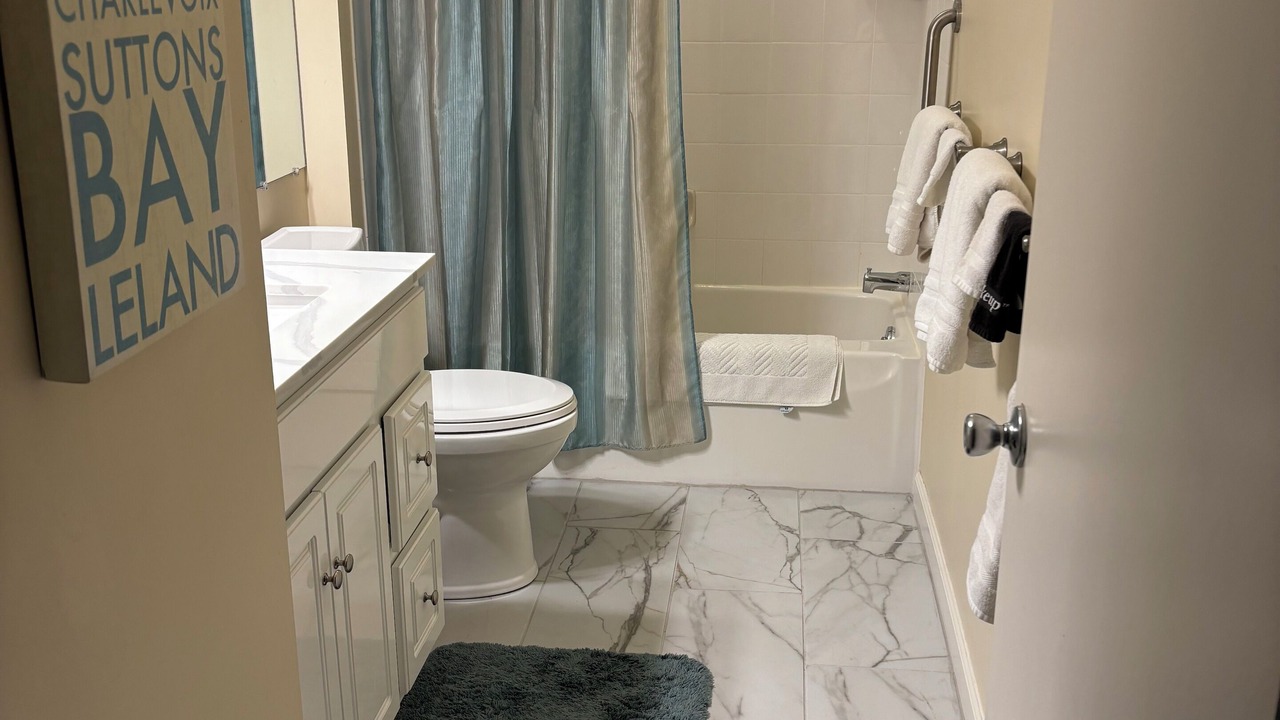 Photo of Bathroom in Maple City