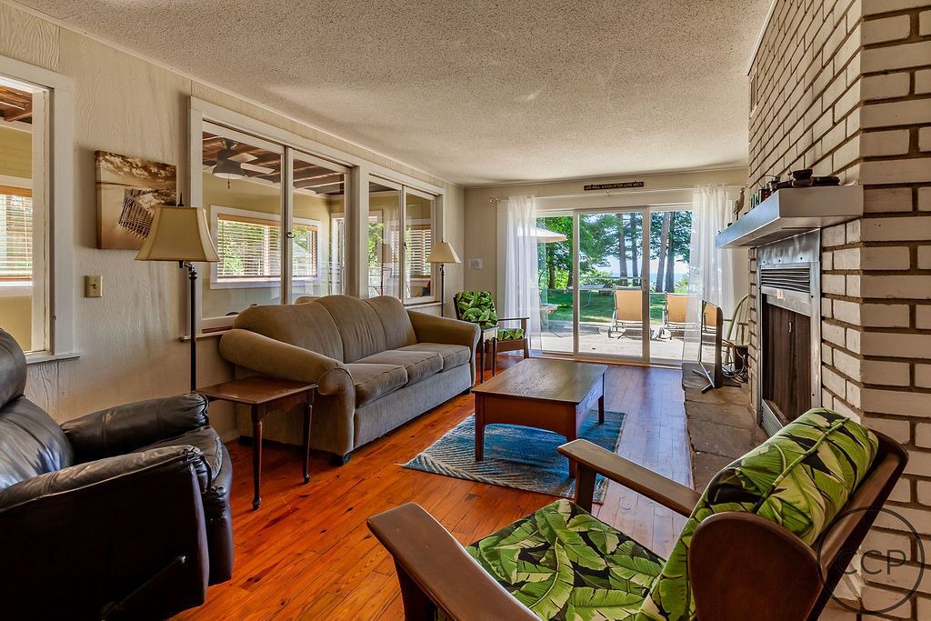 Photo of Livingroom in Montague