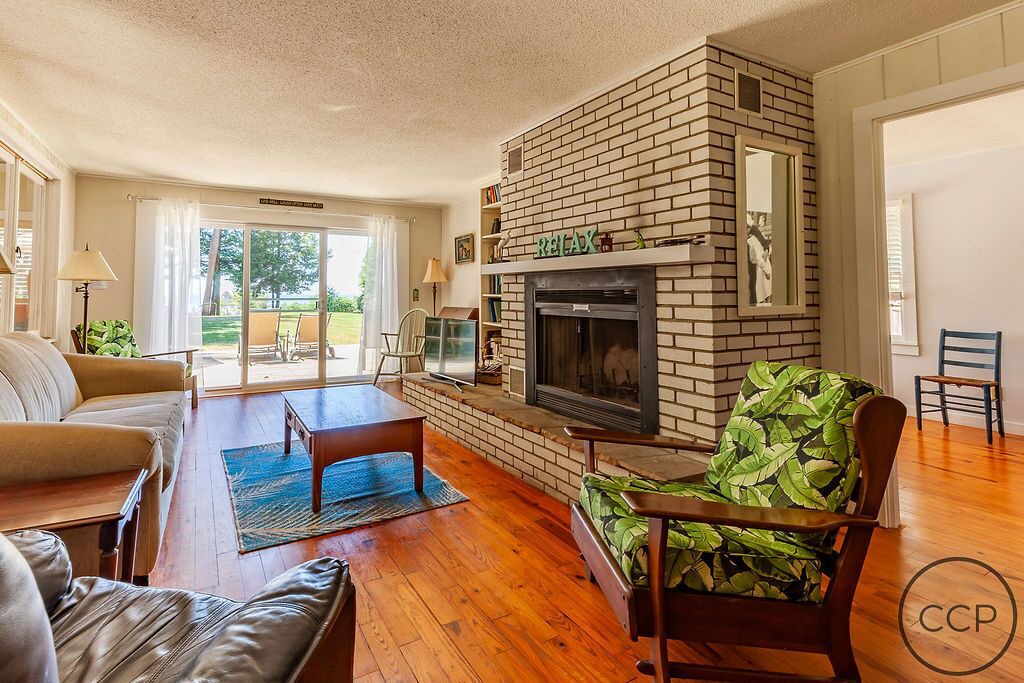 Photo of Livingroom in Montague