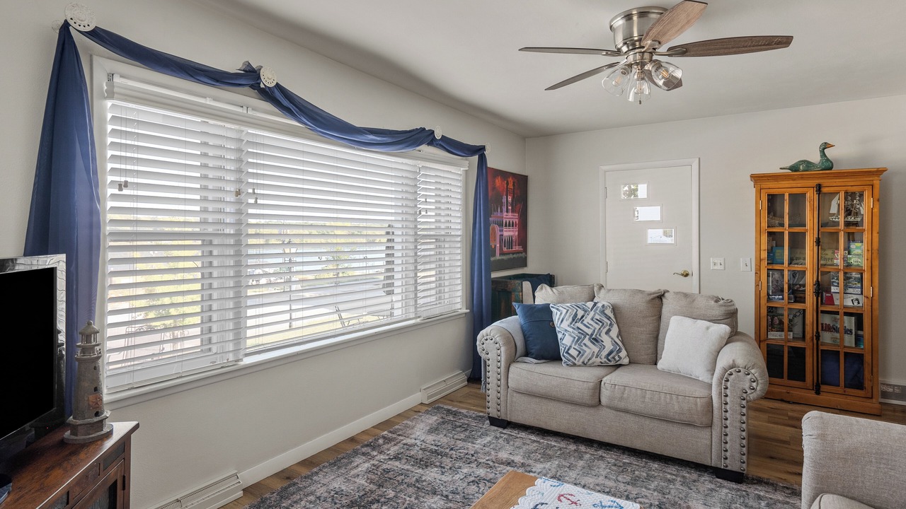 Photo of Livingroom in Le Claire