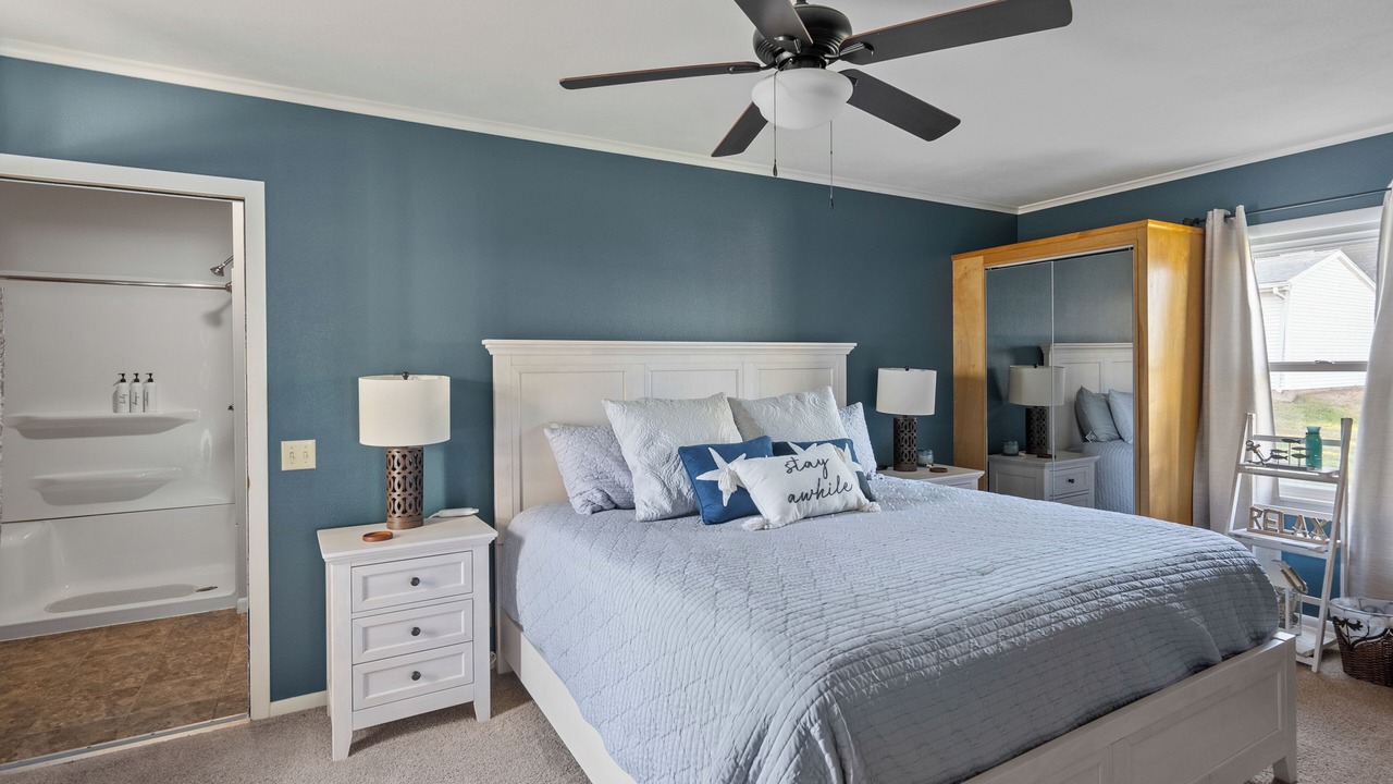 Photo of Bedroom in Le Claire