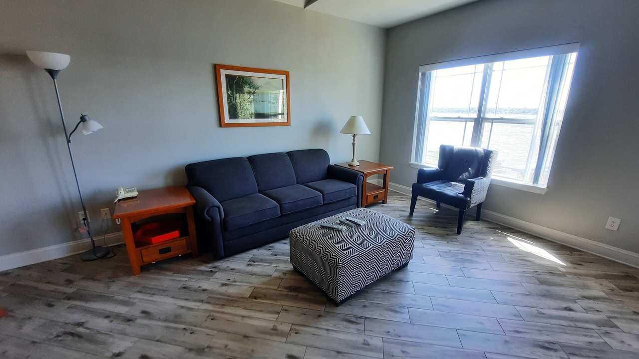 Photo of Livingroom in Delavan Lake