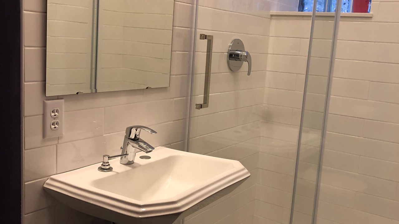 Photo of Bathroom in Lakeview