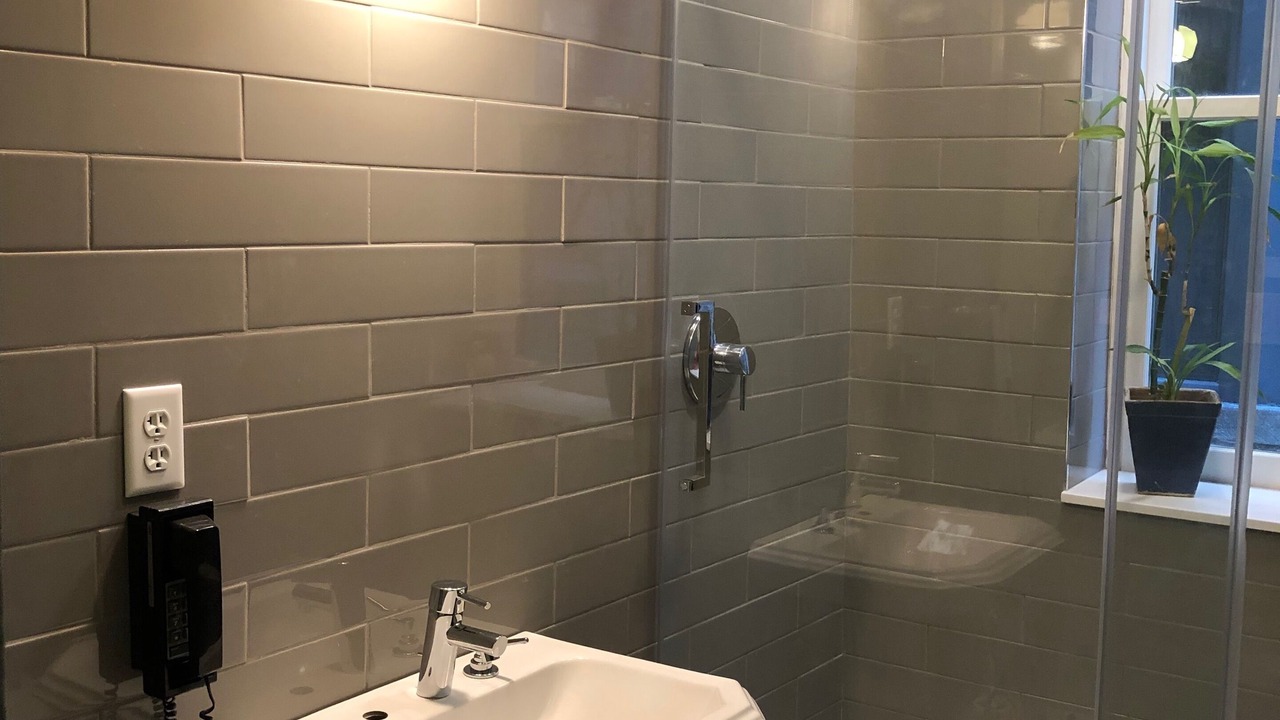 Photo of Bathroom in Lakeview