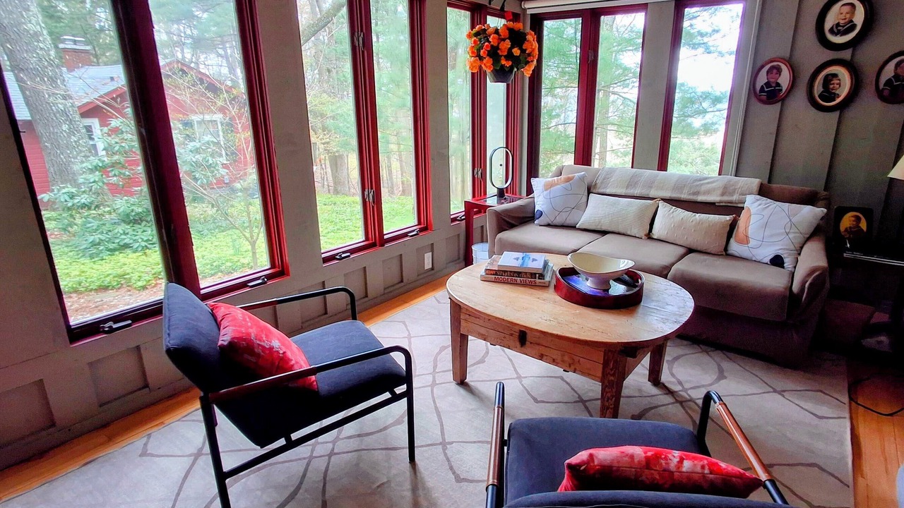 Photo of Livingroom in Montague