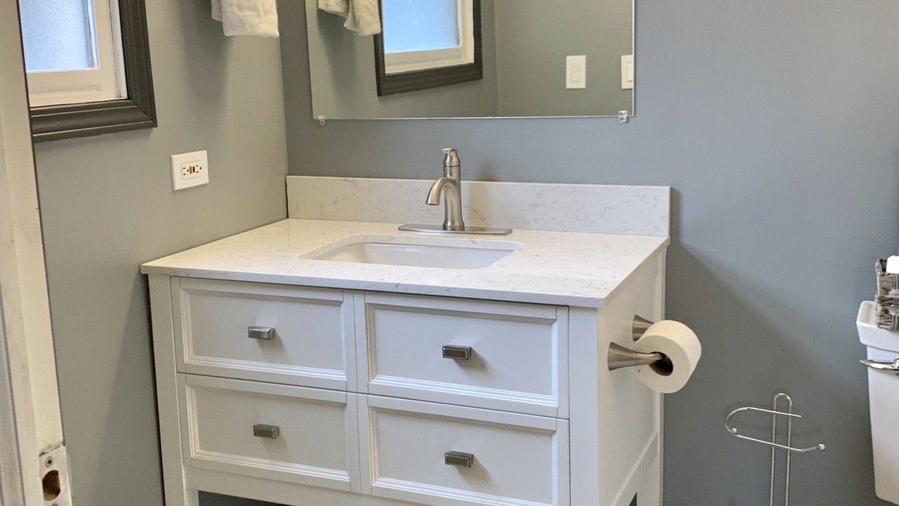 Photo of Bathroom in Lakeview