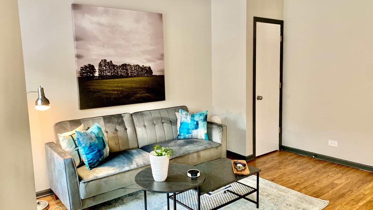 Photo of Livingroom in Lakeview