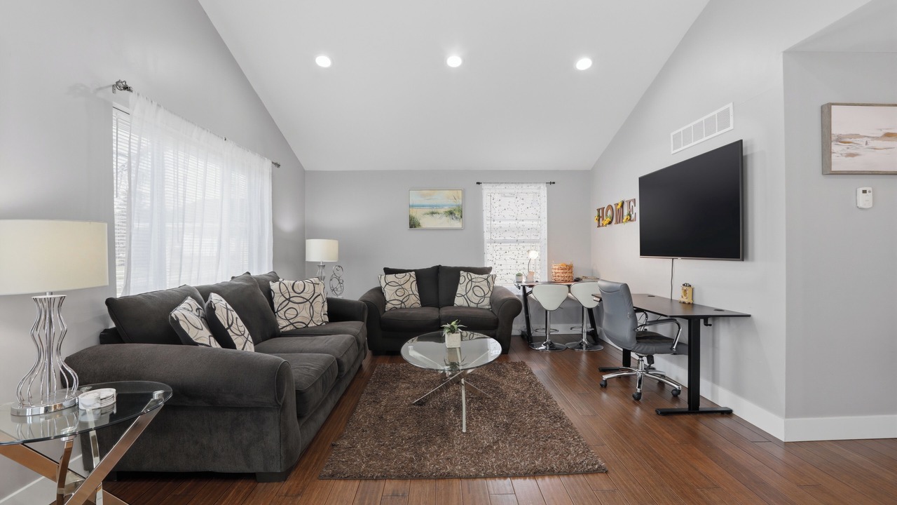 Photo of Livingroom in Madison Heights