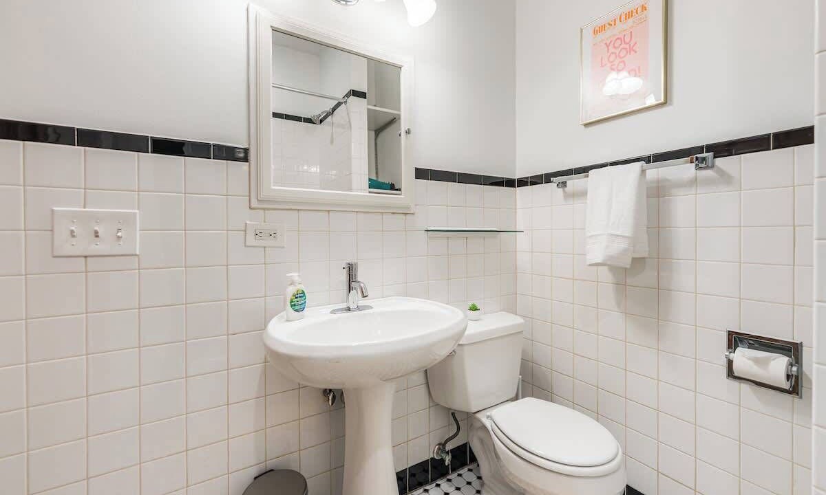 Photo of Bathroom in Lakeview