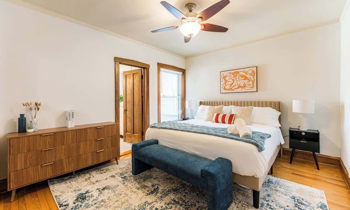 Photo of Bedroom in Lakeview