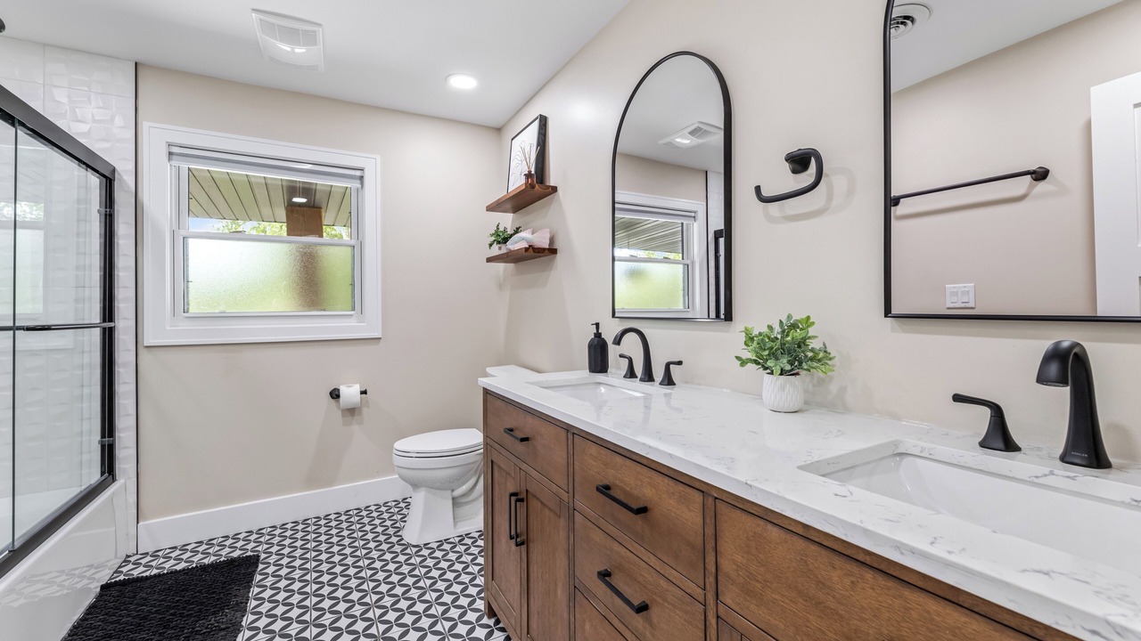 Photo of Bathroom in Wind Lake