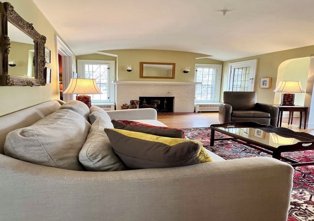 Photo of Livingroom in Shorewood