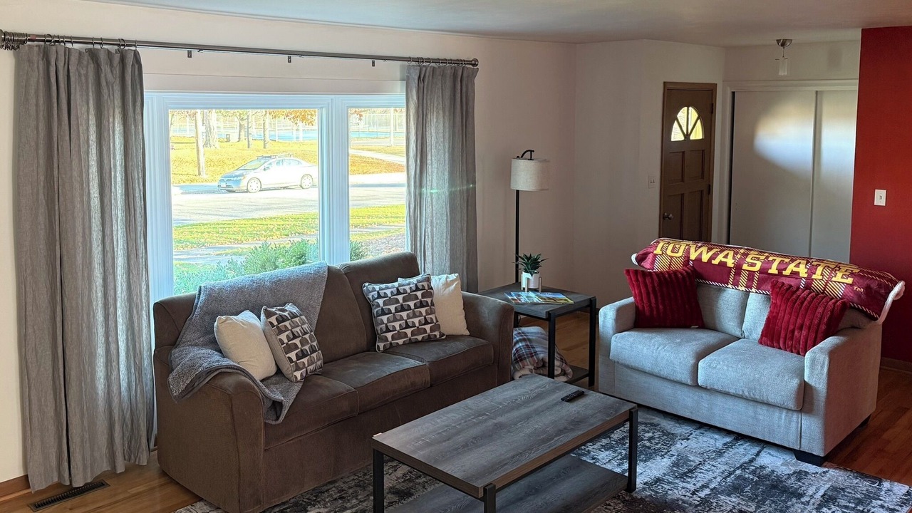 Photo of Livingroom in Ames