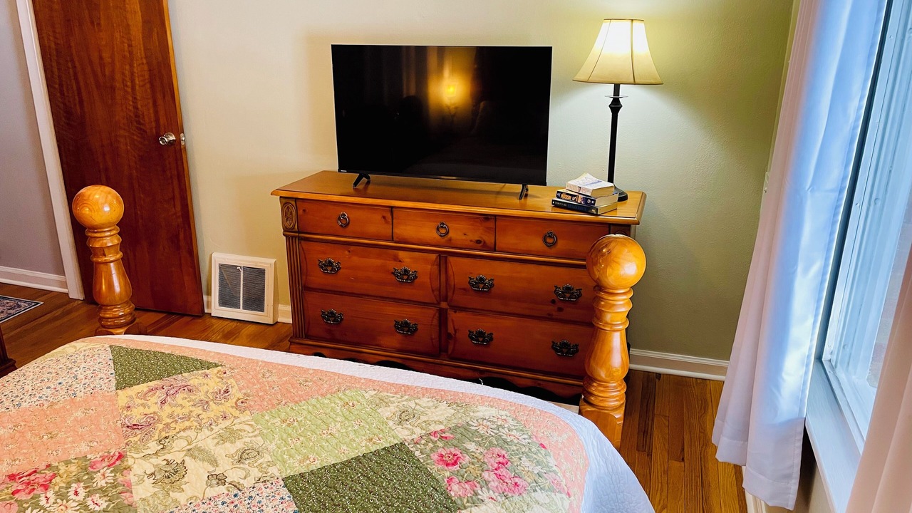 Photo of Bedroom in Roseland