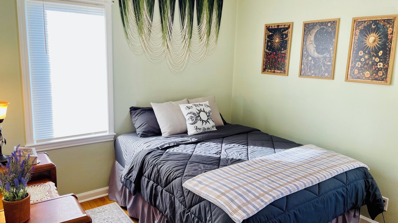 Photo of Bedroom in Roseland